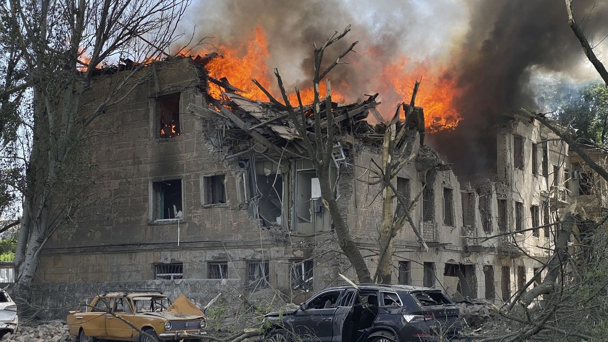 Ruský útok v Dnipru zničil nemocnici i veterinární kliniku